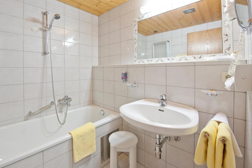 Hotel Jagdhof Bed & Breakfast โอเบอร์กัวร์เกิล ห้อง รูปภาพ